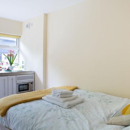 New Snug Doubleensuite In Central ฟอเรสต์โรว์ ภายนอก รูปภาพ
