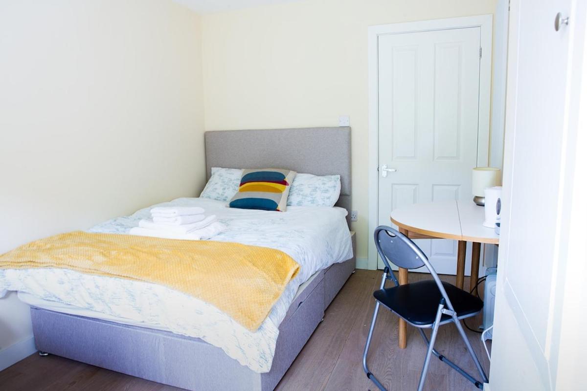 New Snug Doubleensuite In Central ฟอเรสต์โรว์ ภายนอก รูปภาพ